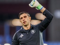 dibu martinez vuelve a ser nominado al the best como mejor arquero del mundo dibu martinez vuelve a ser nominado al the best como mejor arquero del mundo