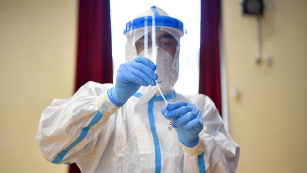 Un infectólogo del Gobierno pide prudencia para conocer la eficacia de la vacuna rusa
