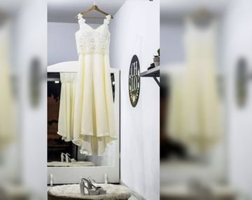 Llevó su vestido de novia a la tintorería