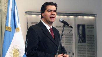 capitanich: la oposicion, los medios y los gremios estan bancados por los buitres capitanich: la oposicion, los medios y los gremios estan bancados por los buitres