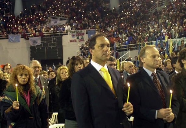 Scioli chupa cirios_Telam