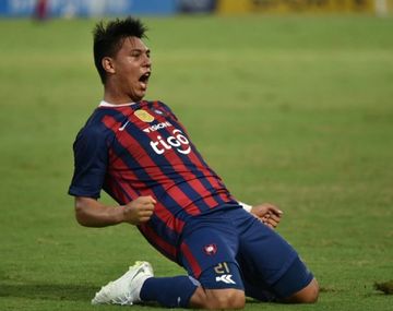 El lateral se destaca en el fútbol paraguayo