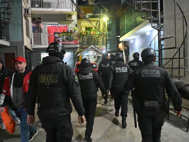 Operativo de control en la villa 31.