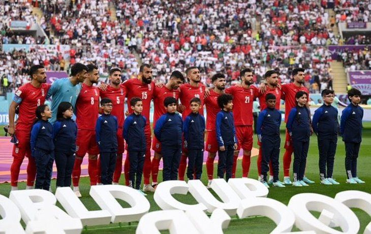 Los jugadores de Irán se negaron a cantar su himno: ¿por qué?