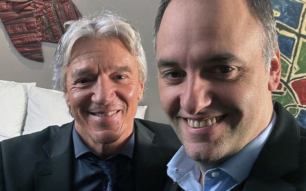 Marcelo Grandio junto a Manuel Adorni.