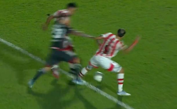 Polémica en Córdoba: ¿fue penal para Instituto ante River?
