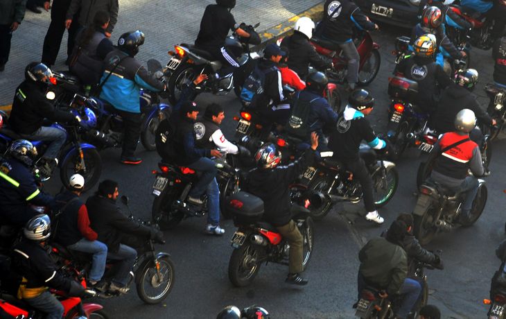 Motoqueros amenazan con plan de lucha en reclamo de suba salarial