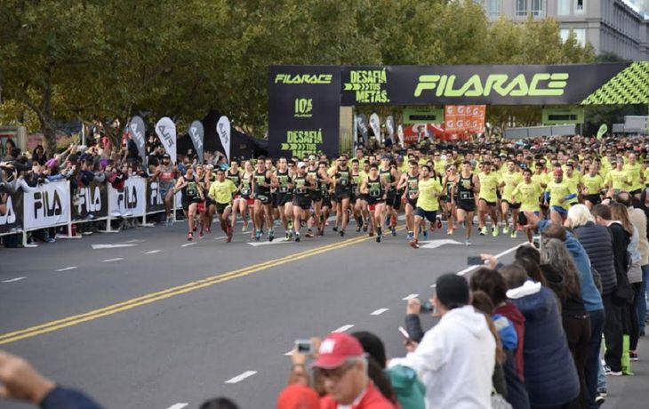 El momento de la multitudinaria largada de la carrera