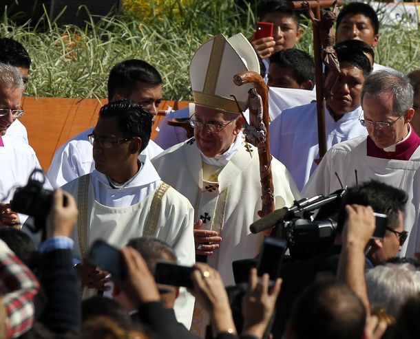 Miles de fieles escucharon la misa del Papa en Bolivia