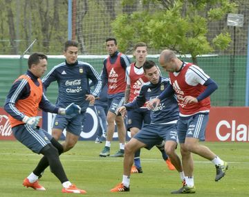 Con Agüero desgarrado y Biglia en duda