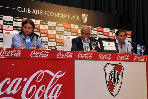 DOnofrio y Ramón Díaz le dieron la bienvenida a Cavenaghi
