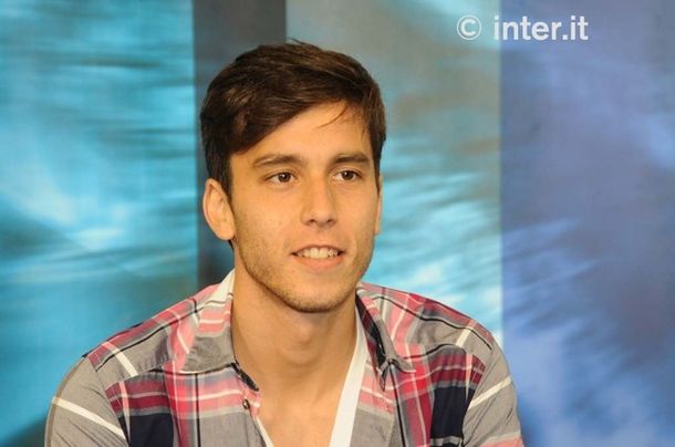 ¿Quiénes son los competidores de River por contratar a Ricky Álvarez?