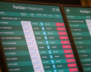 Aerolíneas Argentinas: pilotos convocan a un paro para este martes