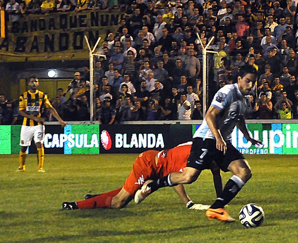 Racing no pudo ganar en Bahía ante Olimpo y desperdició una gran chance