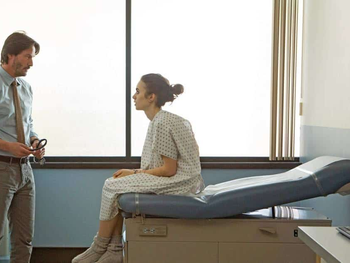 Narra una historia dramática sobre la anorexia y es poco recomendada