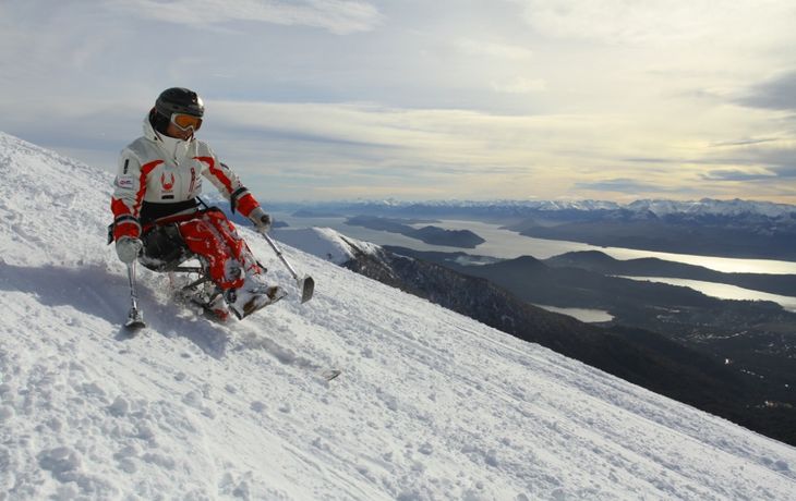 Germán Vega el primer instructor de esquí en sillas de ruedas del mundo