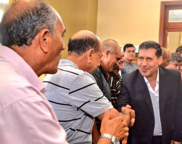 Los riojanos deciden si habilitan la re-re de su gobernador