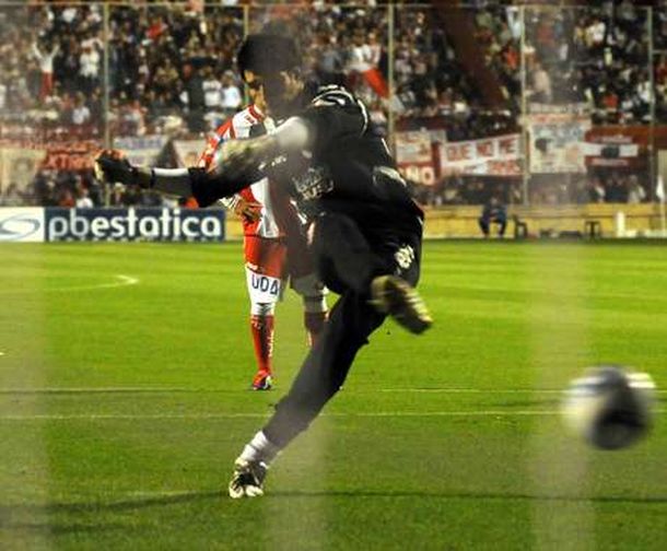 Bologna es el apuntado por Falcioni para reemplazar a Sosa