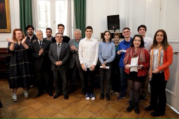 La UBA premió a 6 alumnos de sus colegios que participarán de competencias internacionales