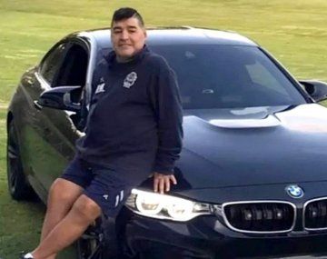 Los precios de base de la subasta de los objetos de Diego Maradona