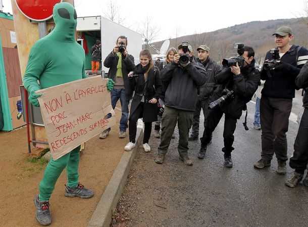 Los aliens posaron para los paparazzi