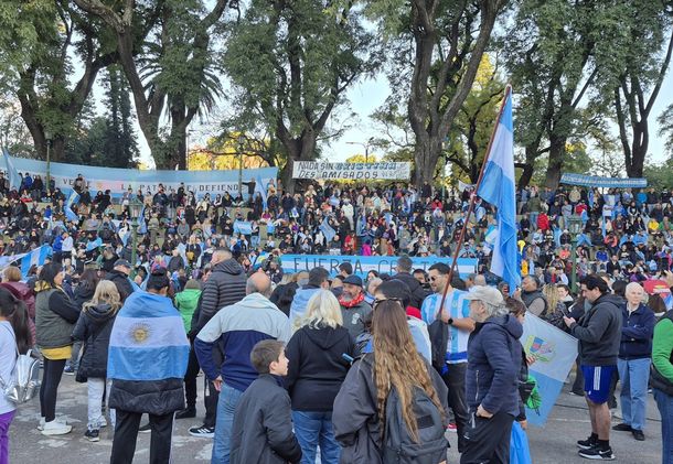Cristina Kirchner habló a la militancia congregada en Parque Lezama en el Día de la Bandera
