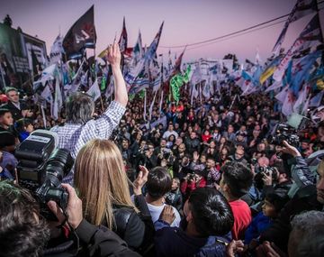 Máximo Kirchner en un acto en Villa Palito por los 6 años del fallecimiento de Néstor Kirchner