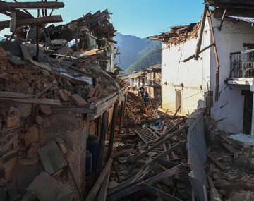 Fuerte terremoto en Nepal deja más de un centenar de muertos