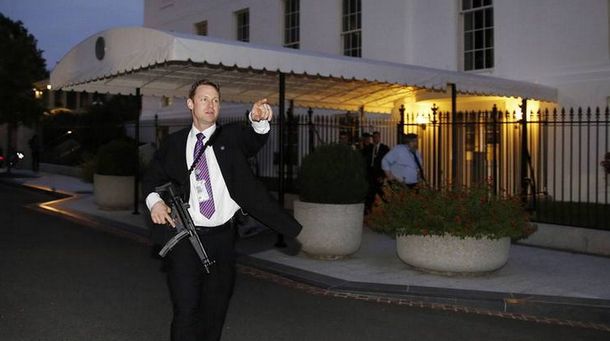 Evacuan la Casa Blanca luego de que un intruso saltara una reja