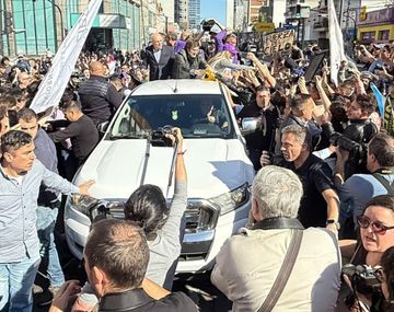 La camioneta que llevó a Milei por Lomas tiene 213 multas que suman $41 millones