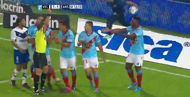 Para el libro Guiness: el jugador de Arsenal que fue expulsado dos veces en el mismo partido