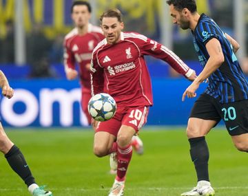 Liverpool venció sobre la hora al Inter y respira por la Champions League