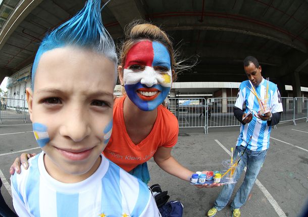 Los hinchas ya le dan color en San Pablo al duelo entre Argentina y Holanda