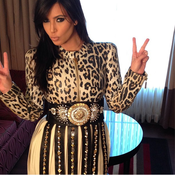Kim Kardashian se decidió y mostró su pancita
