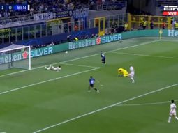 mano a mano entre campeones: otamendi le saco una pelota en la linea a lautaro martinez mano a mano entre campeones: otamendi le saco una pelota en la linea a lautaro martinez