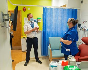 Comenzó la vacunación masiva contra el coronavirus en Reino Unido