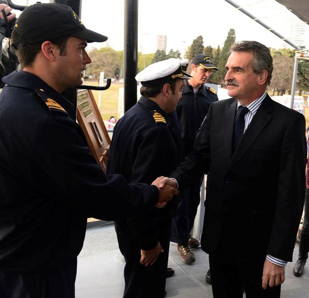 Hay dirigentes que son como las hojas secas, se acomodan según el viento