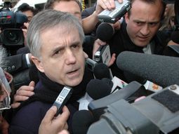 piden la inmediata detencion de grassi: temen que escape piden la inmediata detencion de grassi: temen que escape