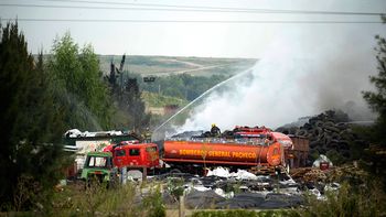 Todavía no lograron extinguirlo Todavía no lograron extinguirlo