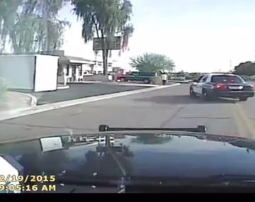 Así atropelló un patrullero a un delincuente 