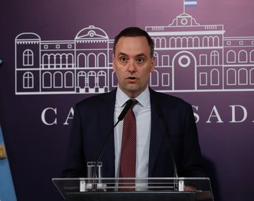 La postura del Gobierno sobre la emisión de monedas provinciales: qué dijo Adorni