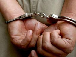 Robó, se quedó dormido y lo arrestaron