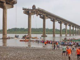 Derrumbe en India: hay al menos nueve muertos tras la caída de un puente