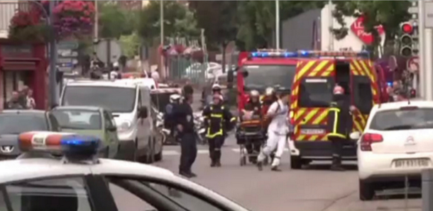 Toma de rehenes en una iglesia de Francia: los secuestradores asesinaron a un sacerdote