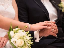 Un abuelo se casó con su nieta de 24 años por accidente Un abuelo se casó con su nieta de 24 años por accidente