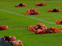 El césped de Arroyito repleto de muñecos El césped de Arroyito repleto de muñecos