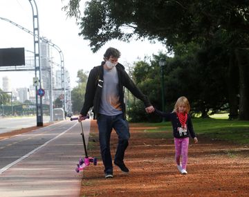 Las salidas de los chicos, permitidas sábados y domingos sin restricciones.