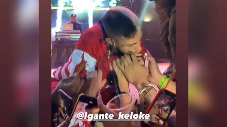 L-Gante habría fumado marihuana en un concierto en Bolivia