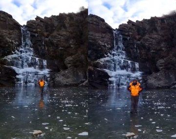 Se congeló una cascada en Córdoba por la ola polar