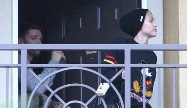 ¿Miley Cyrus de novia con el hijo de Schwarzenegger?